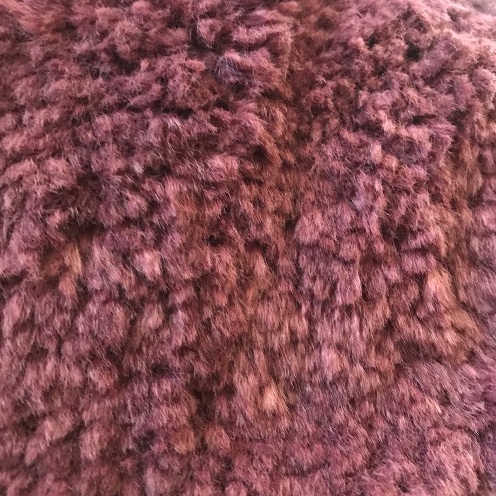 UGG Luxe  throw so very soft  in Cabernet color . - Picture 6 of 13